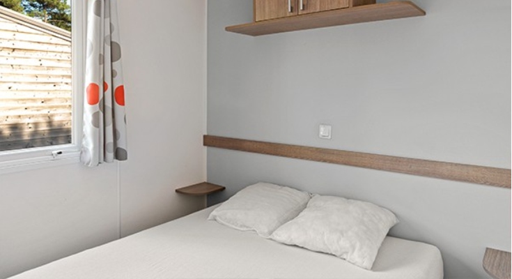 Chambre avec lit double des mobil-homes Classic