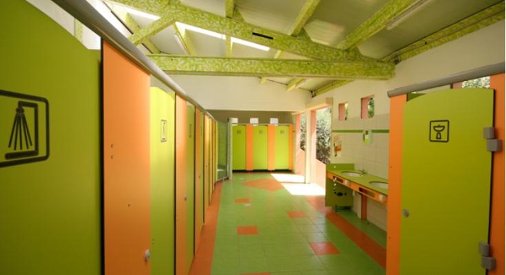 Int&eacute;rieur des blocs sanitaires de L'Oasis Palavasienne