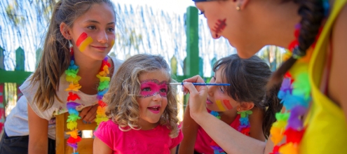 Atelier maquillage au club enfants de L'Oasis Palavasienne